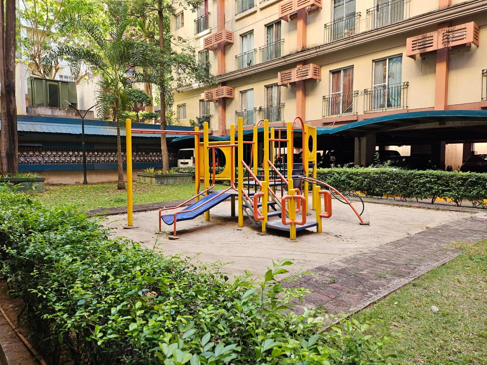 Cozy 2Br Staycation With Balcony Chateau Elysee For 4-6 Pax Paranaque City Экстерьер фото