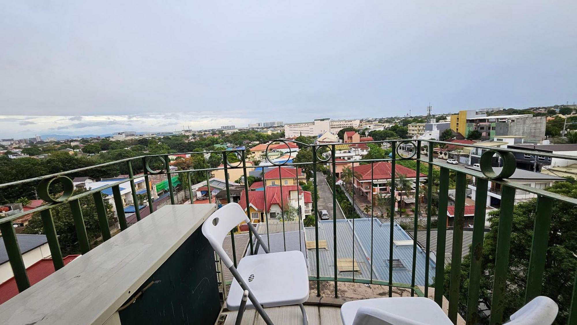 Cozy 2Br Staycation With Balcony Chateau Elysee For 4-6 Pax Paranaque City Экстерьер фото